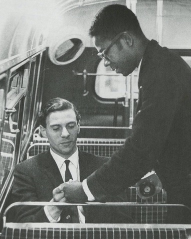 Jimmy dans les tranqports en commun...